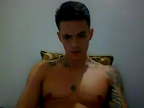 Snapshot of Skater29xx2 chatting on February 2025 05:43:02 AM Skater29xx2 online show from February 2025 05:43:02 AM