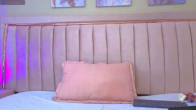 Snapshot of sophiia_grey_1 chatting on November 2025 09:06:02 PM sophiia grey 1 online show from November 2025 09:06:02 PM