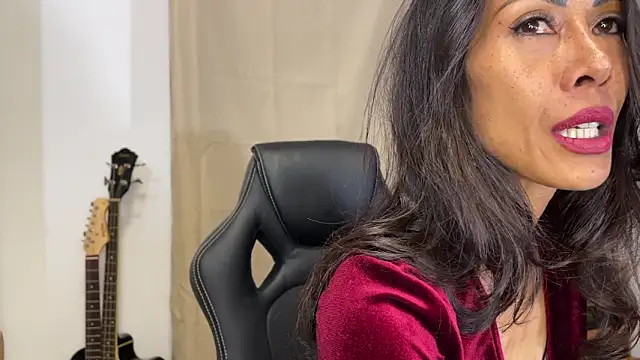 Snapshot of TheWildMiu chatting on February 2025 08:36:01 PM TheWildMiu online show from February 2025 08:36:01 PM