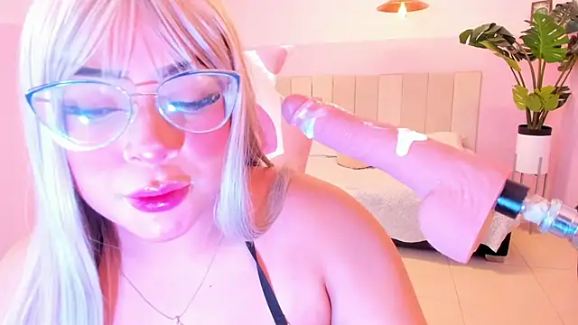 Snapshot of Red_lady chatting on March 2025 03:44:01 AM Red lady online show from March 2025 03:44:01 AM