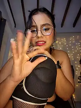 Snapshot of Juanelopez1 chatting on December 2024 09:43:02 AM Juanelopez1 online show from December 2024 09:43:02 AM