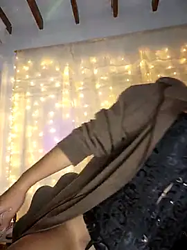 Snapshot of Juanelopez1 chatting on February 2025 03:35:02 AM Juanelopez1 online show from February 2025 03:35:02 AM