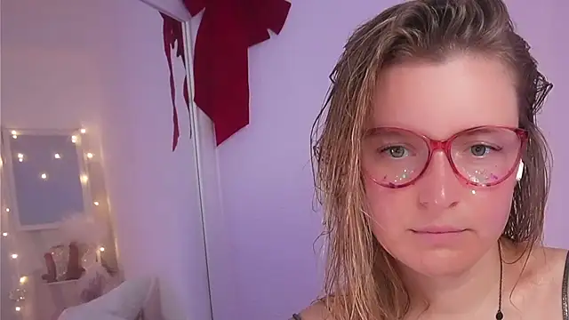 Snapshot of Ameliasweety69 chatting on February 2025 01:10:01 PM Ameliasweety69 online show from February 2025 01:10:01 PM