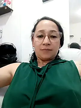 emilypoppy3 online show from April 2026 10:34:02 PM