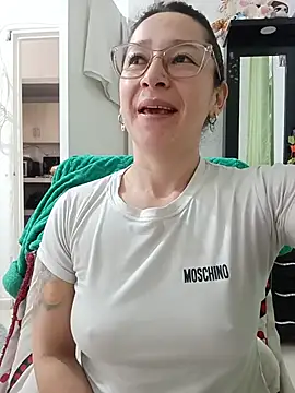 emilypoppy3 online show from June 2026 05:28:01 PM