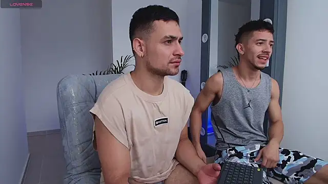 Aron-santoro online show from October 2025 02:41:02 PM