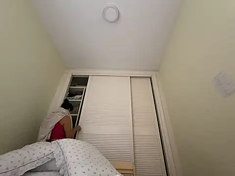 Snapshot of sweeviolet chatting on January 2025 11:06:01 AM sweeviolet online show from January 2025 11:06:01 AM