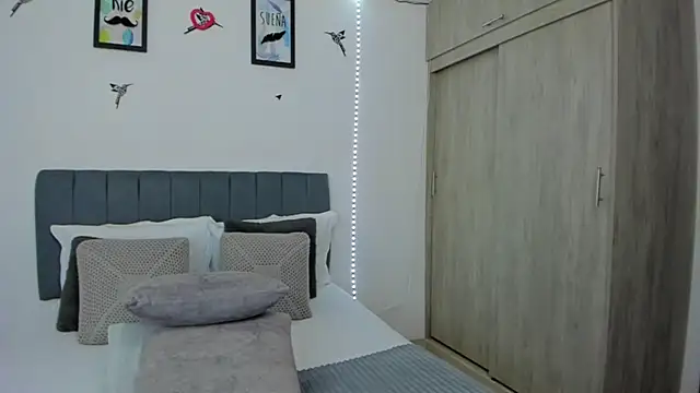 im sarah34 online show from March 2026 07:35:01 PM