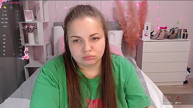 Crazyy girl  online show from March 2025 04:15:01 PM