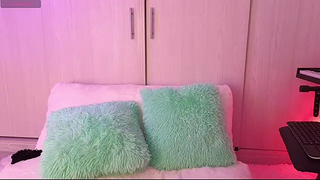 Snapshot of Yues050600 chatting on December 2024 12:31:01 AM Yues050600 online show from December 2024 12:31:01 AM