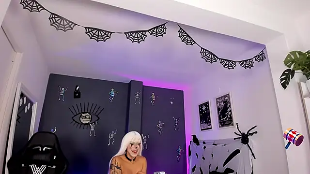 Raven Witch  online show from October 2025 09:04:02 PM