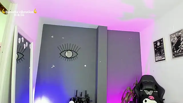 Raven Witch  online show from May 2026 06:09:01 PM