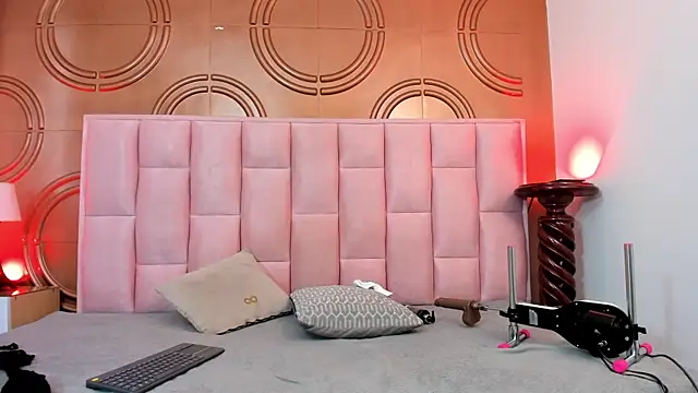 emmily keller19 online show from February 2025 01:27:02 PM