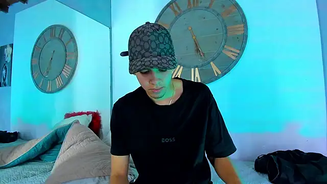 Snapshot of Mike_0233_ chatting on January 2025 07:57:01 AM Mike 0233 online show from January 2025 07:57:01 AM