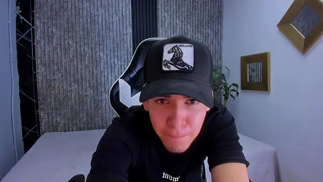 Snapshot of Mike_0233_ chatting on October 2025 04:42:01 AM Mike 0233 online show from October 2025 04:42:01 AM