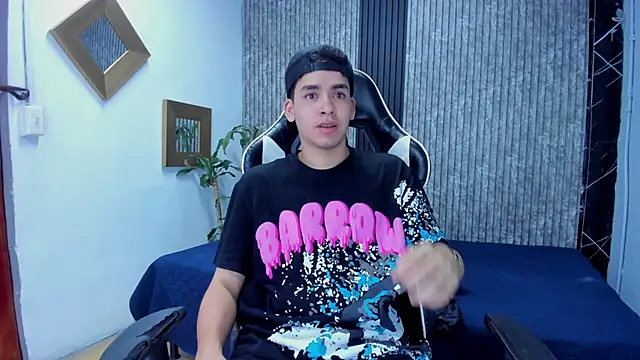 Mike 0233  online show from November 2025 04:13:01 AM