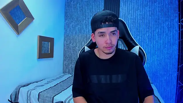 Mike 0233  online show from January 2026 03:53:02 AM