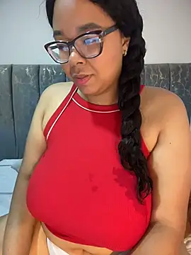 Snapshot of XMara chatting on April 2026 03:07:01 PM XMara online show from April 2026 03:07:01 PM