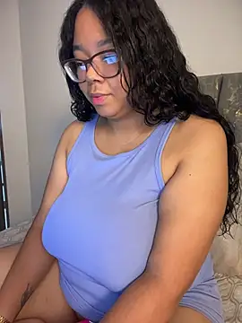 Snapshot of XMara chatting on May 2026 04:48:02 PM XMara online show from May 2026 04:48:02 PM