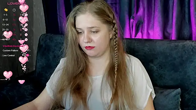 Snapshot of Megan_Violer chatting on December 2024 06:32:02 PM Megan Violer online show from December 2024 06:32:02 PM