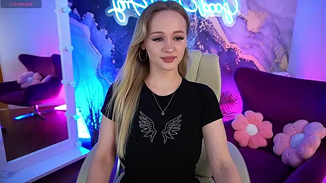 LylaYeess online show from July 2026 01:03:01 PM