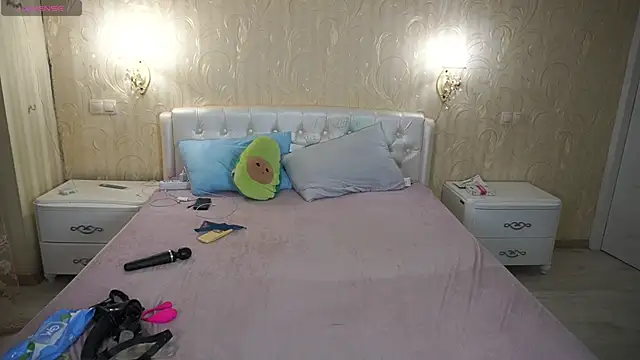 Snapshot of LunaaMayy chatting on March 2026 11:44:01 PM LunaaMayy online show from March 2026 11:44:01 PM