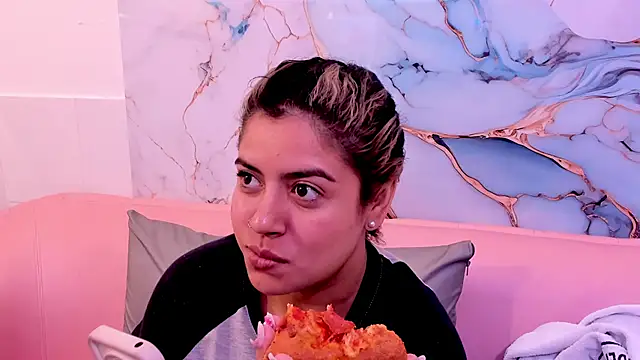 taylor cupper online show from November 2025 03:39:02 AM