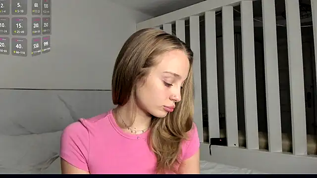 Snapshot of _LISA_BABYMETAL_ chatting on November 2025 04:01:02 PM LISA BABYMETAL online show from November 2025 04:01:02 PM