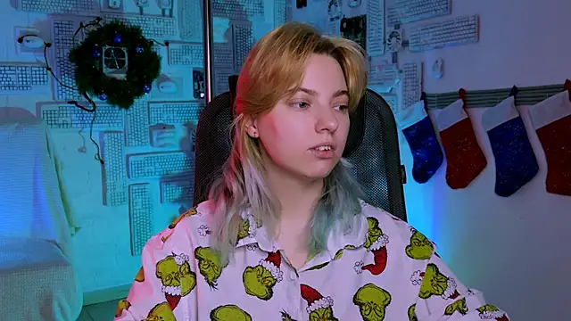 Snapshot of RocKStone_ chatting on December 2025 08:20:02 AM RocKStone online show from December 2025 08:20:02 AM