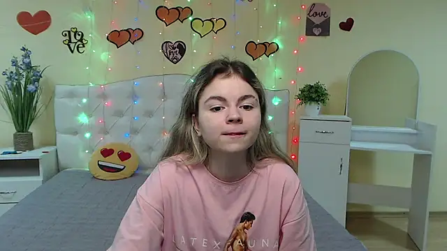 TinaRedly online show from March 2025 10:10:02 PM