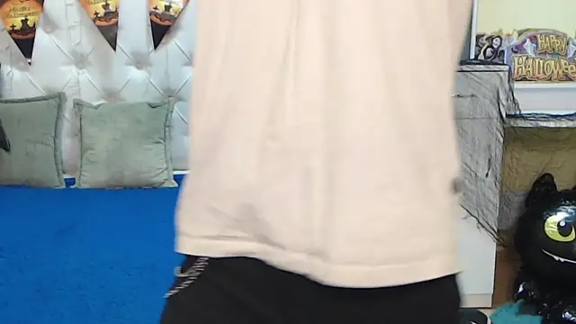 TinaRedly online show from October 2025 06:08:02 PM