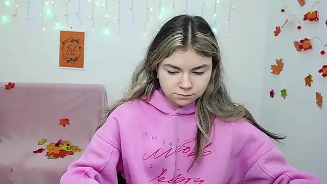 TinaRedly online show from December 2025 06:39:01 PM