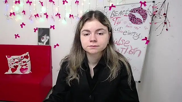 TinaRedly online show from March 2026 06:14:02 PM