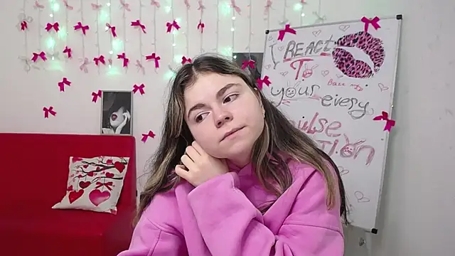 TinaRedly online show from March 2026 11:25:02 AM