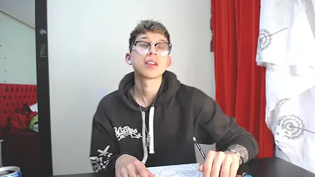 Snapshot of _Thomas_hot_ chatting on December 2024 05:23:02 PM Thomas hot online show from December 2024 05:23:02 PM