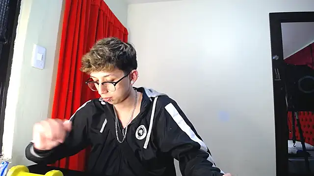 Snapshot of _Thomas_hot_ chatting on January 2025 07:08:01 PM Thomas hot online show from January 2025 07:08:01 PM