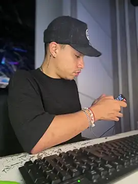 Osiiriis online show from February 2025 05:04:02 AM