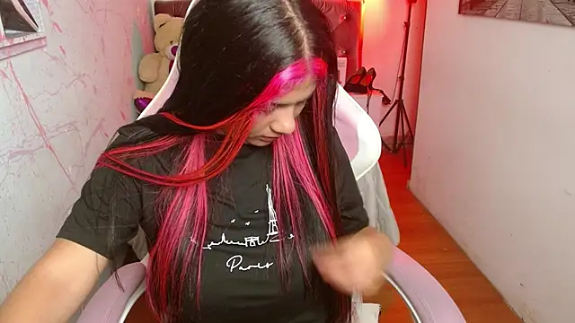 Candela-Smith online show from October 2025 03:58:02 PM