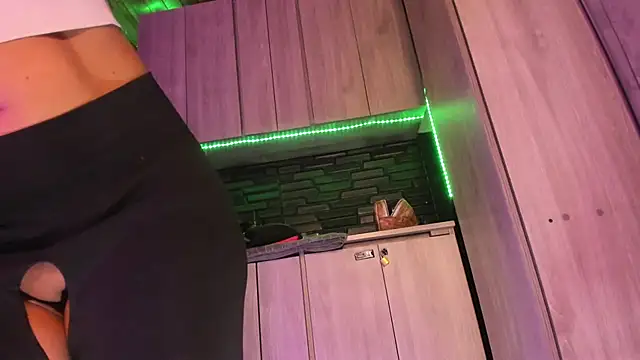 LaureenHills online show from March 2026 02:38:02 AM