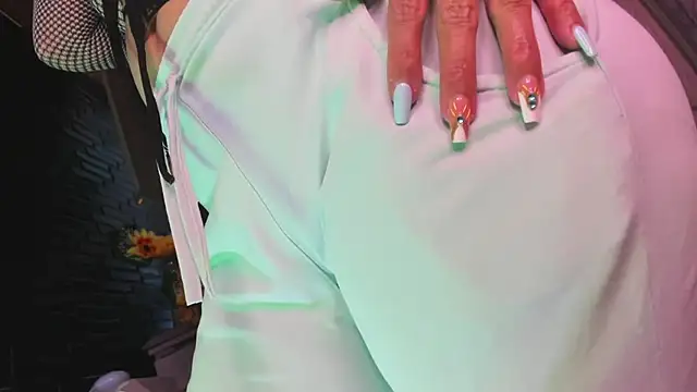 LaureenHills online show from April 2026 03:07:01 AM