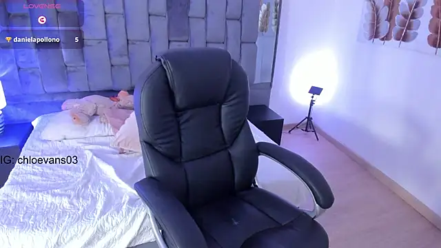 Chloe evans   online show from February 2025 05:39:01 PM