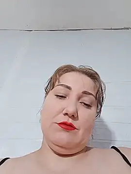 Snapshot of EmmaQueen4 chatting on May 2026 08:01:01 AM EmmaQueen4 online show from May 2026 08:01:01 AM