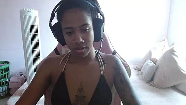 TiffanyRoouse online show from December 2024 05:08:01 PM