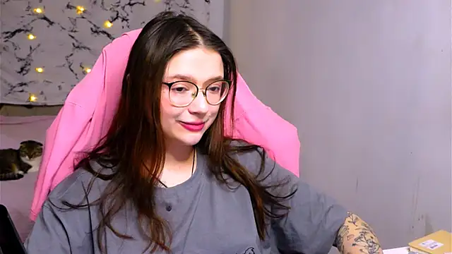 me  hanna online show from March 2025 10:53:02 PM