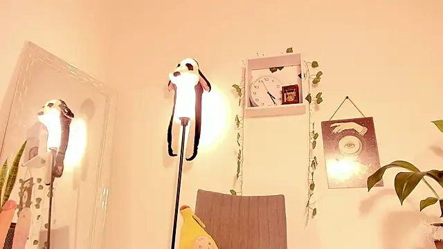 GenesisWhite online show from January 2025 09:29:02 AM