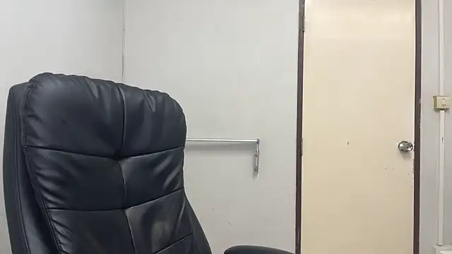 Snapshot of SassyJessi chatting on March 2025 07:43:02 AM SassyJessi online show from March 2025 07:43:02 AM