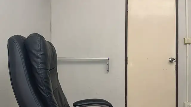 Snapshot of SassyJessi chatting on December 2025 04:06:01 AM SassyJessi online show from December 2025 04:06:01 AM