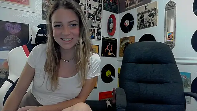 Snapshot of molly_witha_chance chatting on January 2025 09:51:01 PM molly witha chance online show from January 2025 09:51:01 PM