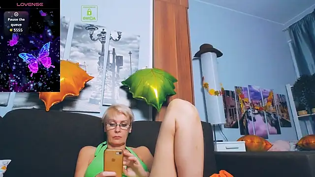 HelgaHimmell online show from November 2025 12:06:01 PM