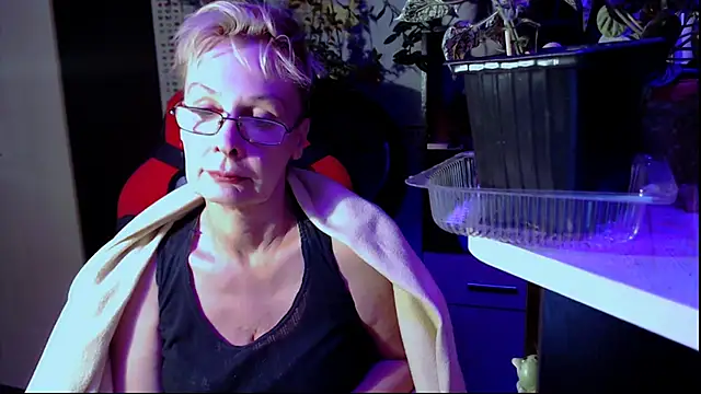 HelgaHimmell online show from June 2026 06:56:01 PM